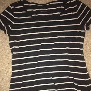 Black & White Stiped Scoop Neck Top!!